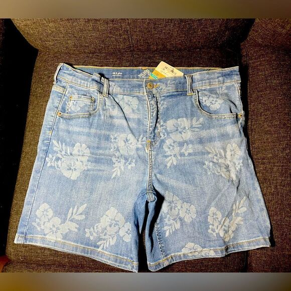 Thereabouts Jean Shorts - Picture 1 of 5